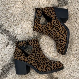 Brand new dsw animal print boots